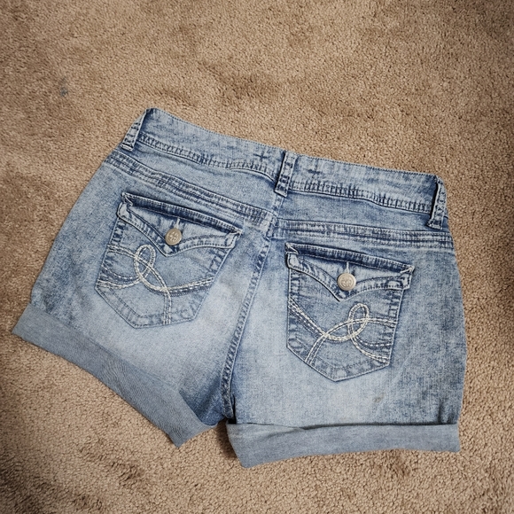 Cuffed Demin Shorts - Picture 2 of 4